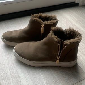 J Slides boots